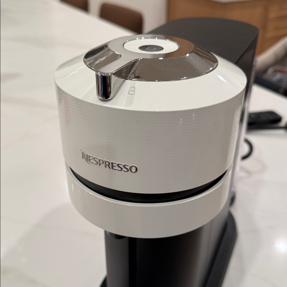 Nespresso by De'Longhi Vertuo Next Coffee and Espresso Machine - Picture 3 of 7